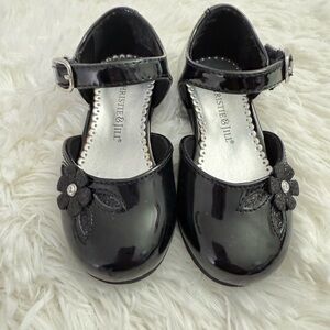 Christie & Jill Black Patent Girls Dress Shoes 5M • Flower Detail